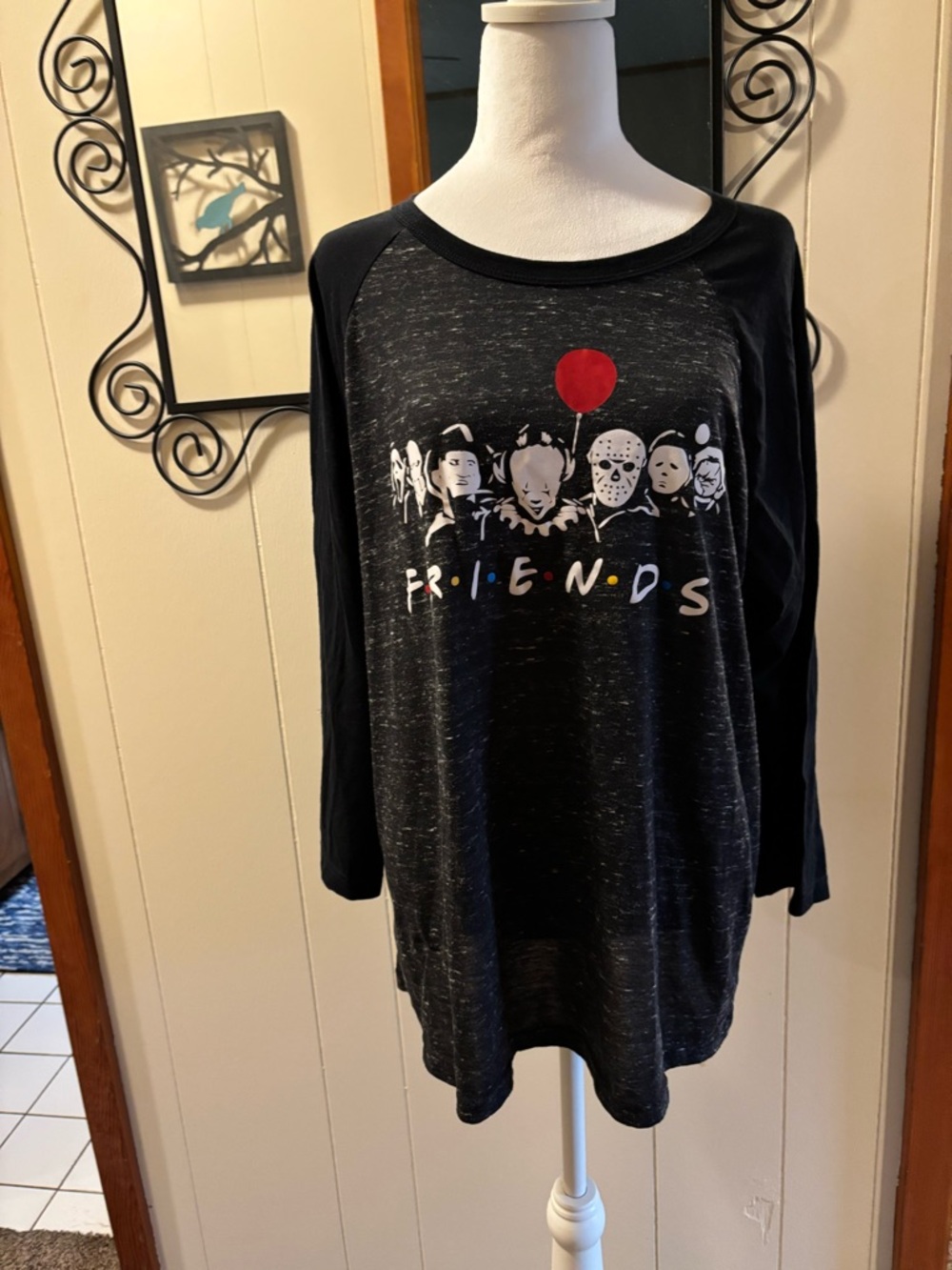 Long-Sleeve Tee with horror movie characters size XL